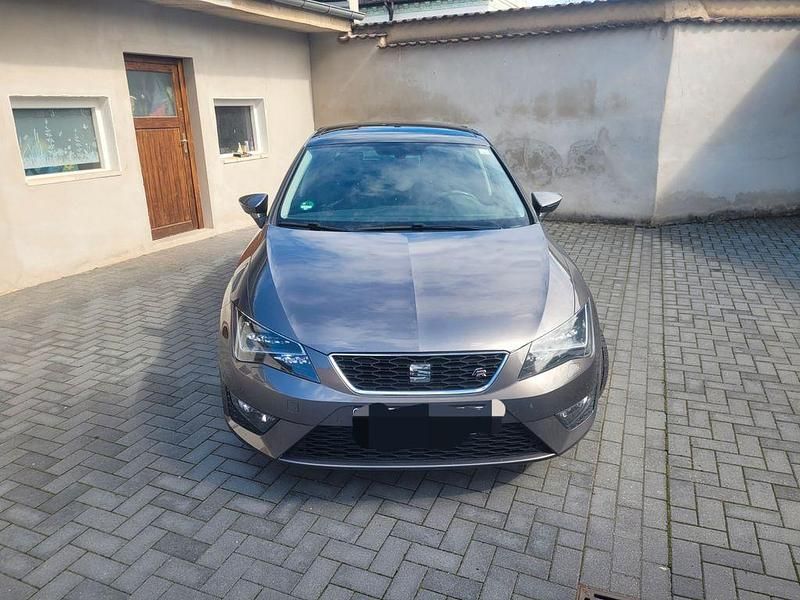 Grau Gebraucht 2017 Seat Leon FR Limousine | 11.500 € (Guter Preis) - Bild 1/4