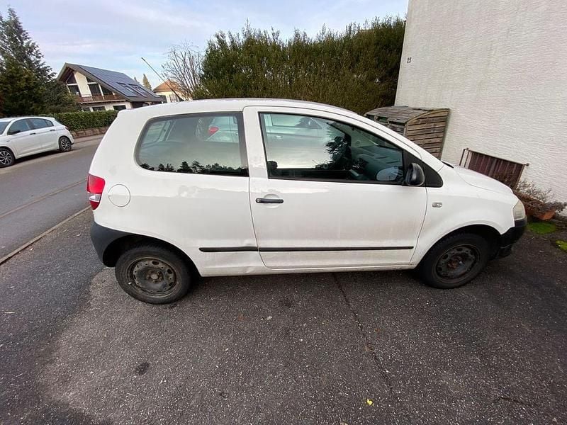 Gebraucht VW Fox 54 PS (39 kW) 2008 Weiß Kleinwagen