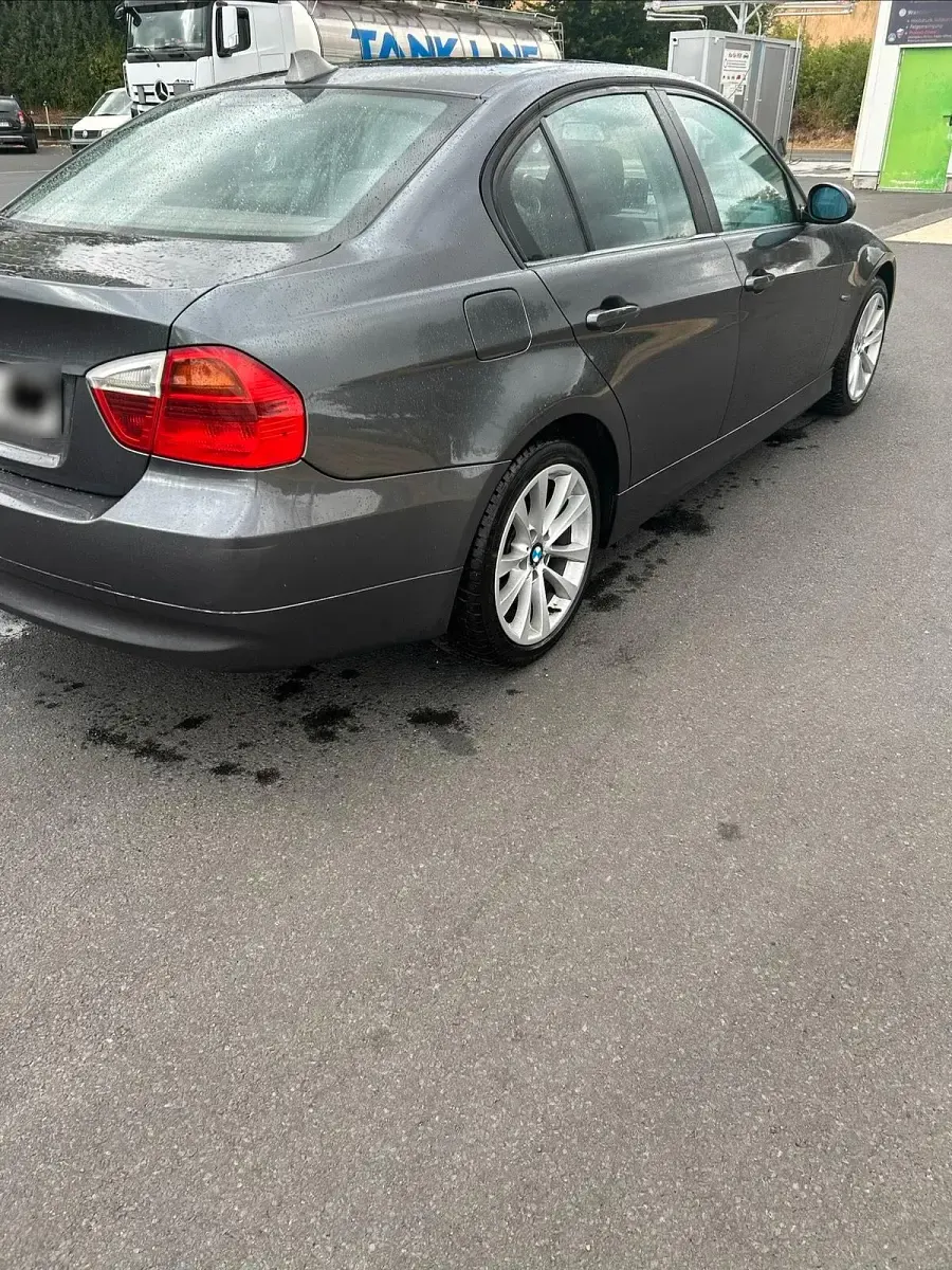 Gebraucht BMW 318 129 PS (94 kW) 2006 Grau Limousine