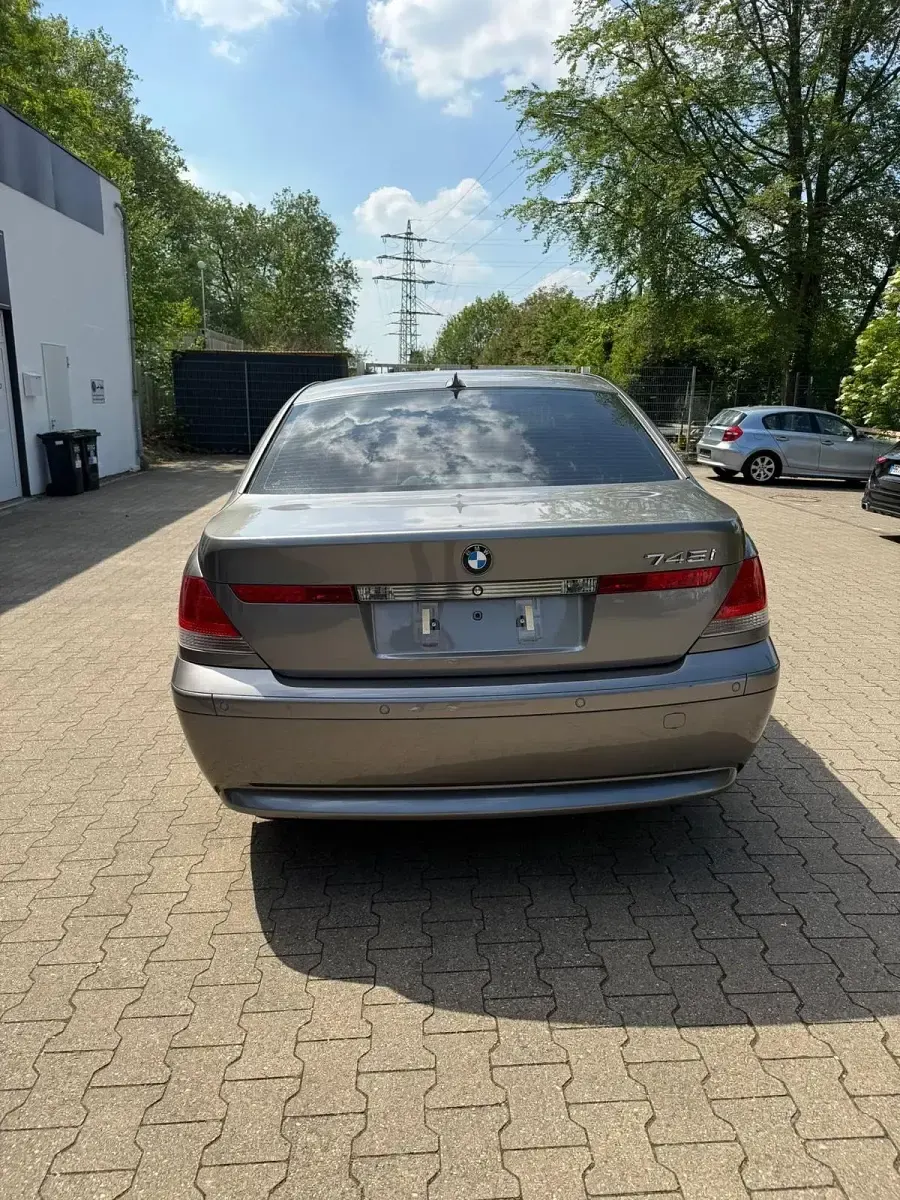 Gebraucht BMW 745 333 PS (244 kW) 2002 Grau Limousine