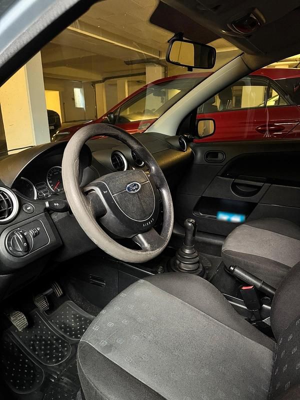 Gebraucht Ford Fiesta 80 PS (58 kW) 2005 Blau Kleinwagen