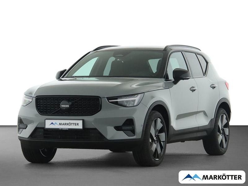 Neu Volvo XC40 Plus 163 PS (119 kW) 2026 Grau SUV