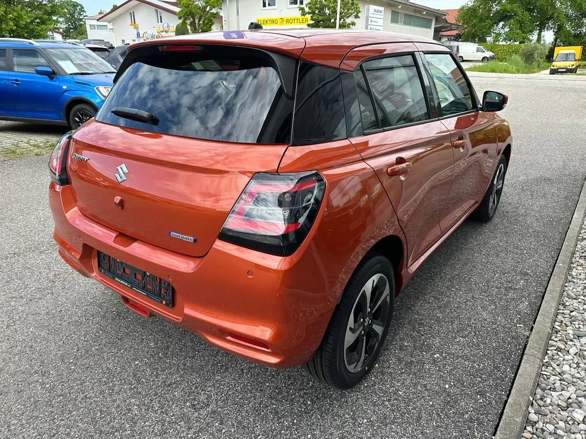 Neu Suzuki Swift Comfort+ 83 PS (61 kW) 2026 Flame orange pearl metallic Kleinwagen