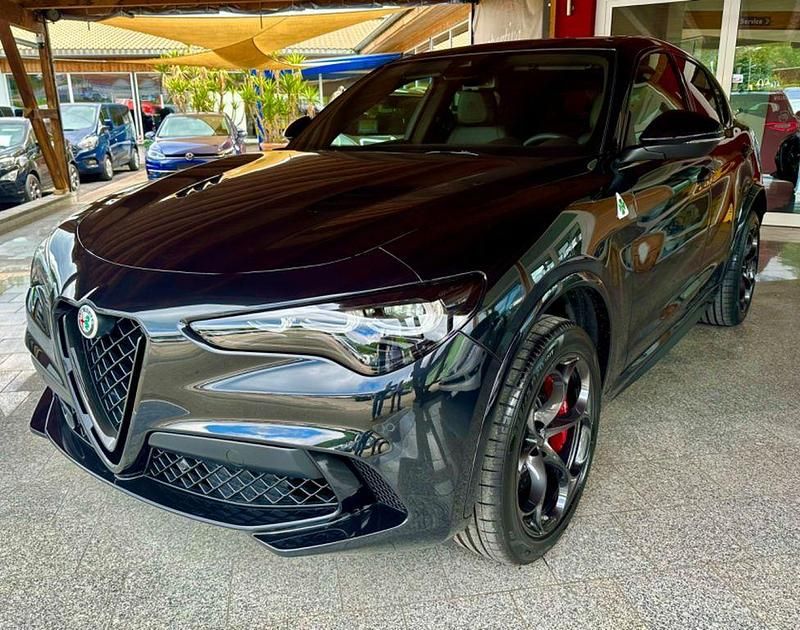 Schwarz Gebraucht 2024 Alfa Romeo Stelvio Quadrifoglio SUV | 87.900 € - Bild 1/4