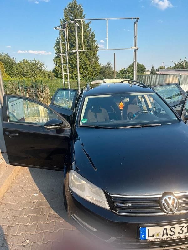 Gebraucht VW Passat 105 PS (77 kW) 2013 Schwarz Kombi