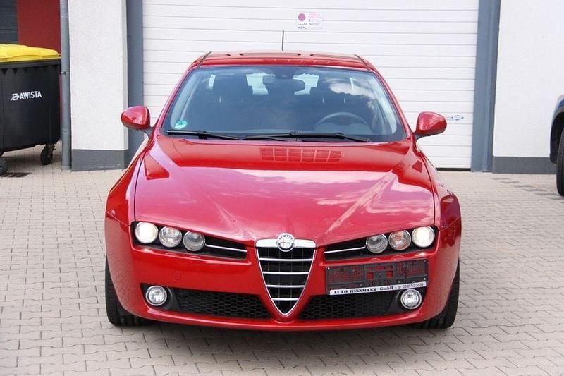 Rot Gebraucht 2010 Alfa Romeo 159 Turismo Limousine | 8.950 € (Teuer) - Bild 1/4