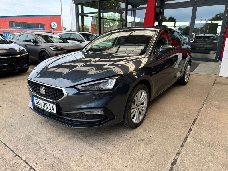 Grau Gebraucht 2024 Seat Leon Style Limousine | 22.590 € (Guter Preis) - Bild 1/4