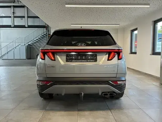 Gebraucht Hyundai Tucson Trend 136 PS (100 kW) 2023 Shimmering silver SUV