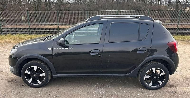 Gebraucht Dacia Sandero Prestige 90 PS (66 kW) 2015 Schwarz Limousine