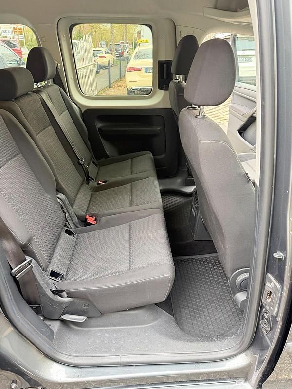 Gebraucht VW Caddy Maxi 102 PS (75 kW) 2016 Grau Van / Kleinbus