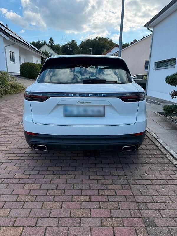 Second-hand Porsche Cayenne 462 CP (339 kW) 2022 Alb SUV