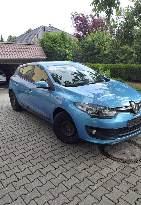 Blau Gebraucht 2015 Renault Mégane III Kleinwagen | 7.000 € - Bild 1/3