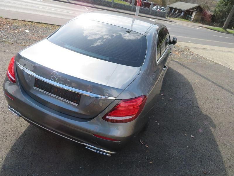 Gebraucht Mercedes E220 194 PS (142 kW) 2018 Grau Limousine