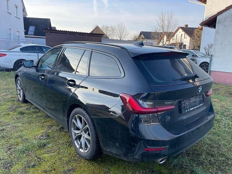 Gebraucht BMW 320 Sport Line 190 PS (139 kW) 2022 Schwarz Limousine