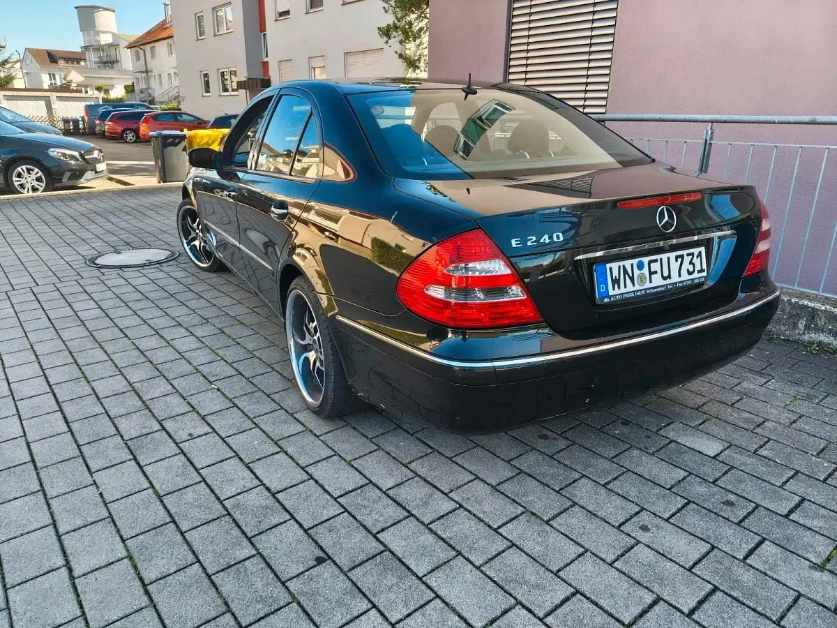 Gebraucht Mercedes E240 177 PS (130 kW) 2003 Andere farben Limousine