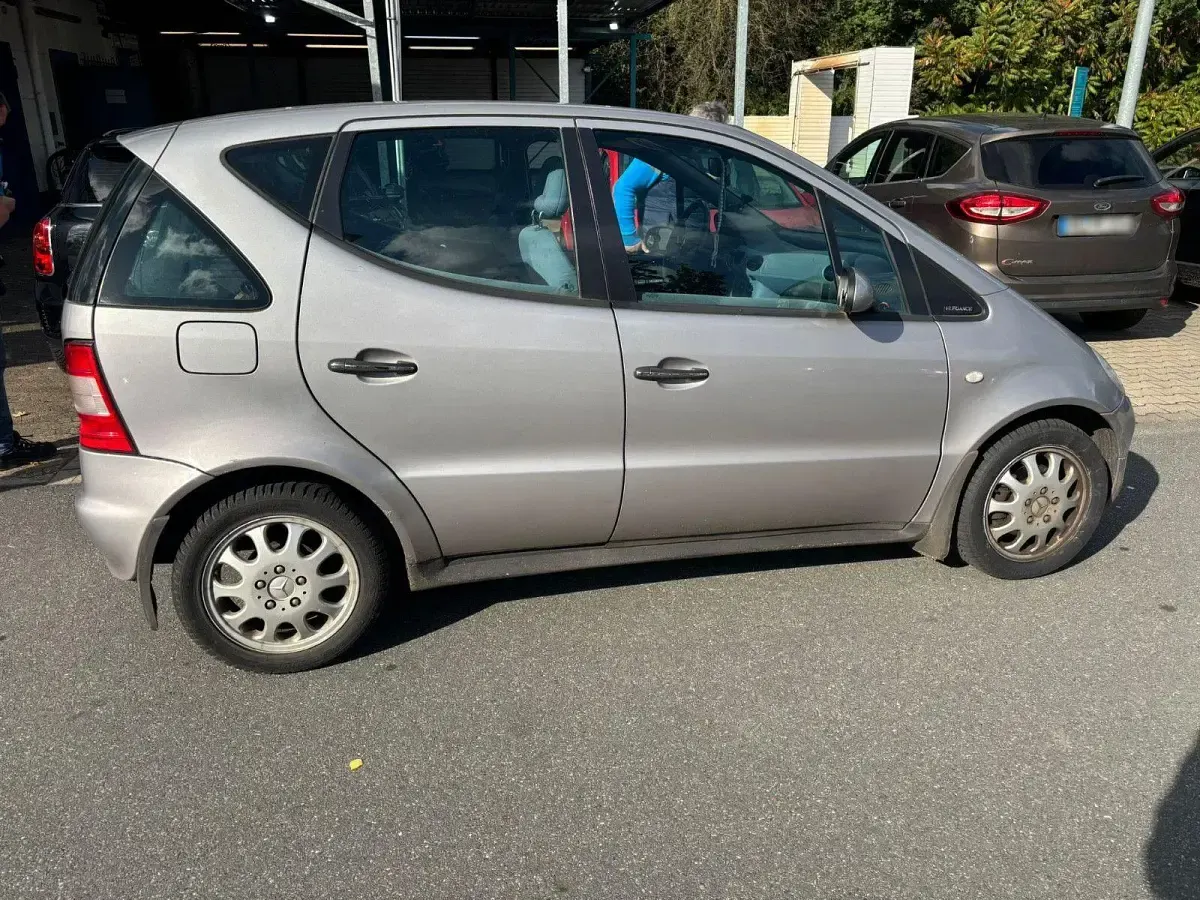 Gebraucht Mercedes A160 Elegance 102 PS (75 kW) 2000 Silber Kleinwagen