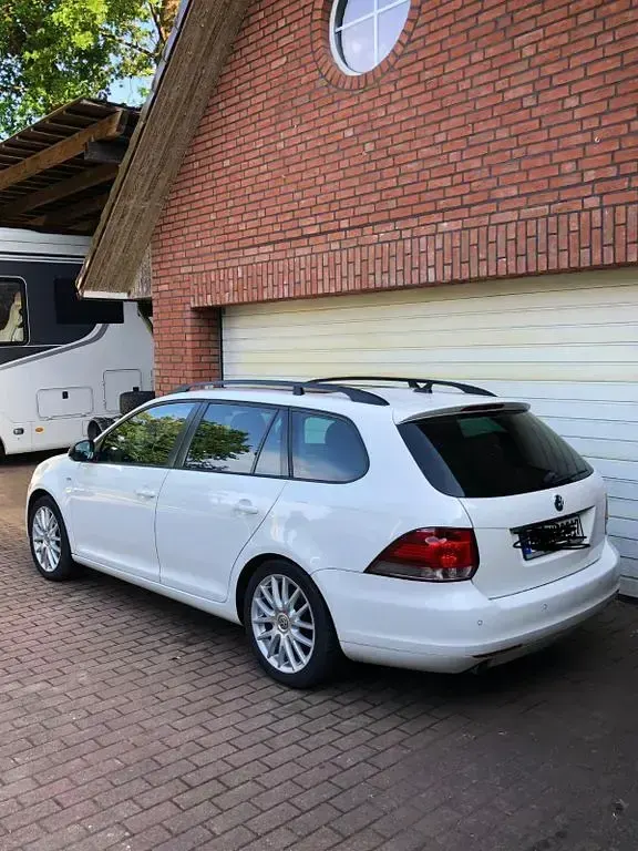 Gebraucht VW Golf VI 105 PS (77 kW) 2012 Weiß Kleinwagen