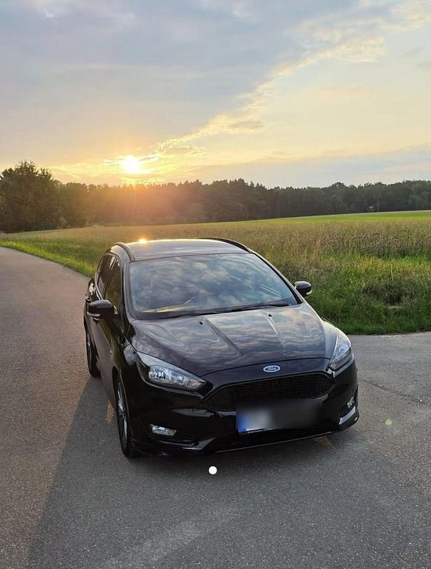 Schwarz Gebraucht 2018 Ford Focus ST-Line Kombi | 10.500 € (Superpreis) - Bild 1/4