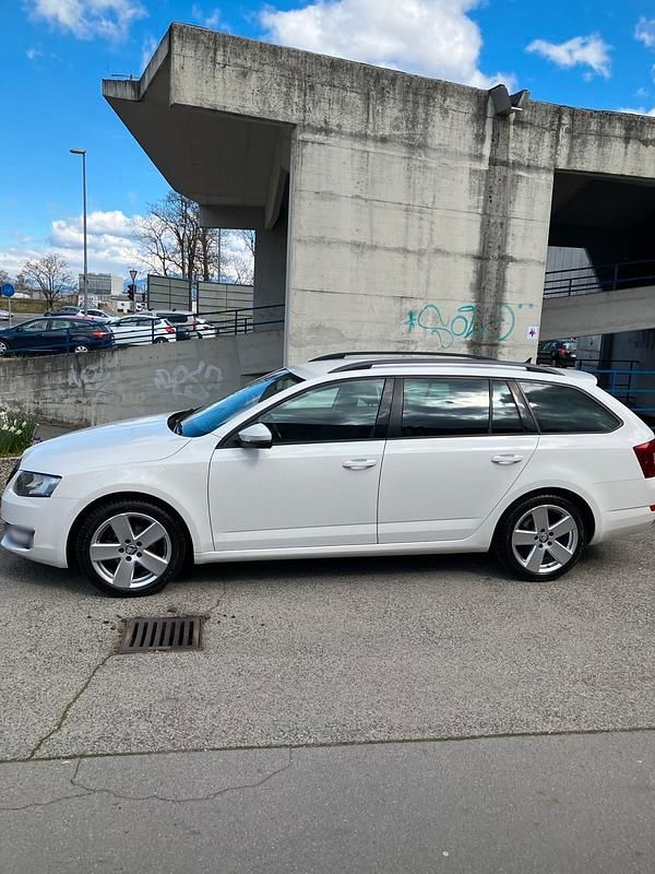 Gebraucht Skoda Octavia 105 PS (77 kW) 2015 Weiß Kleinwagen