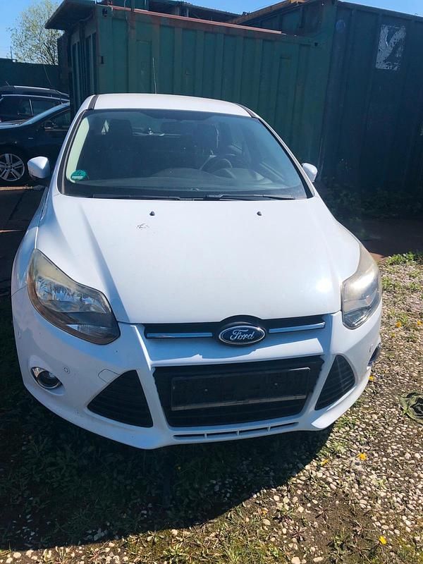 Gebraucht Ford Focus 125 PS (91 kW) 2012 Weiß Limousine