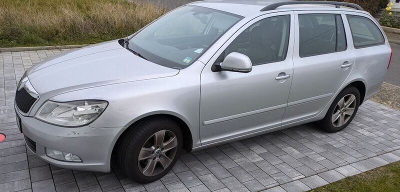 Silber Gebraucht 2011 Skoda Octavia Classic Kombi | 3.000 € (Superpreis) - Bild 1/4