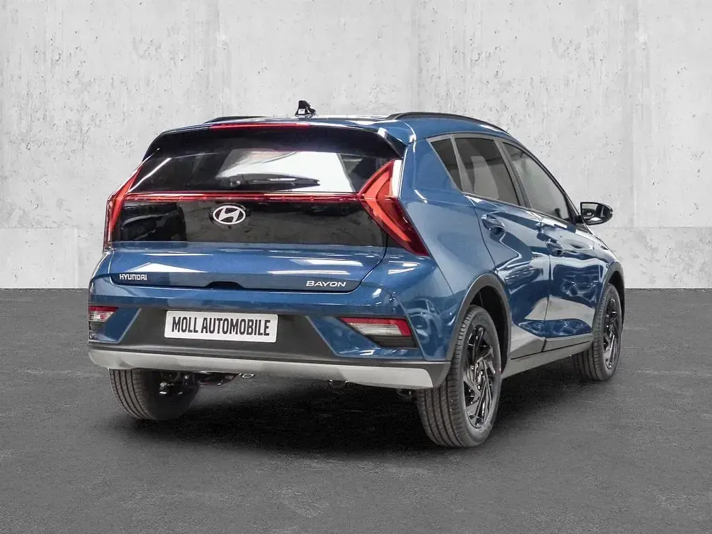 Neu Hyundai Bayon Blackline 90 PS (66 kW) 2026 Vibrant blue / mic SUV