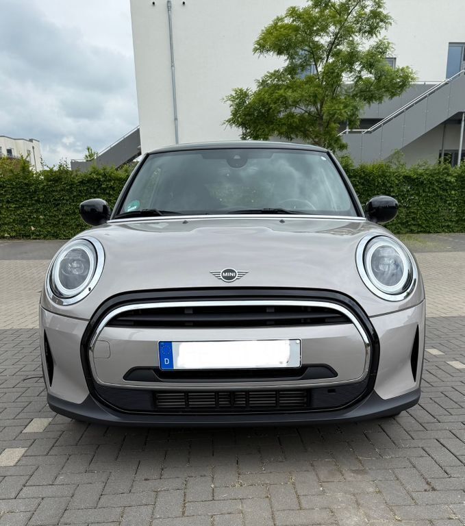 Grau Gebraucht 2021 Mini Cooper Classic Kleinwagen | 21.300 € (Etwas zu teuer) - Bild 1/4
