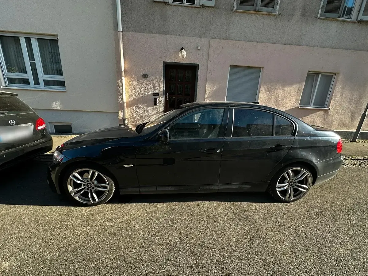 Second-hand BMW 320 170 CP (125 kW) 2010 Negru Berlinǎ
