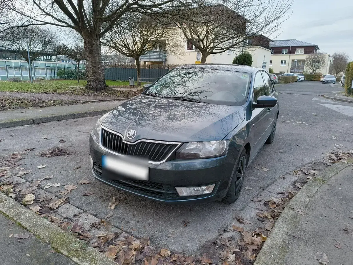 Gebraucht Skoda Rapid 105 PS (77 kW) 2013 Grau Kleinwagen