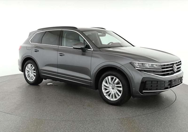 Silizium grau metallic Neu 2025 VW Touareg Elegance SUV | 69.595 € (Superpreis) - Bild 1/4