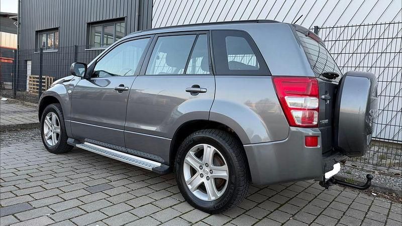 Gebraucht Suzuki Grand Vitara 129 PS (94 kW) 2009 Grau SUV