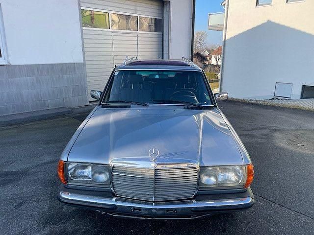 Gebraucht Mercedes 300 125 PS (91 kW) 1982 Grau Limousine