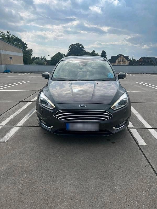 Usata Ford Focus 116 CV (85 kW) 2015 Grigio Station wagon