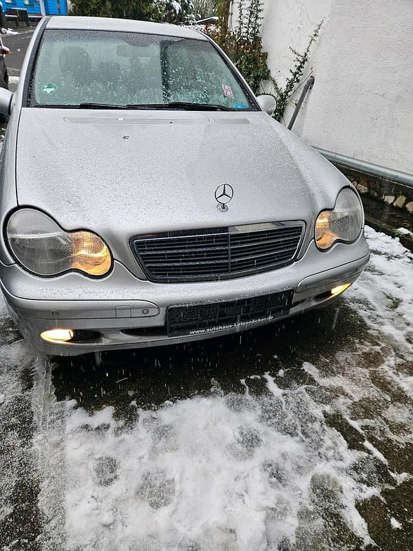 Silber Gebraucht 2003 Mercedes C200 Limousine | 899 € (Guter Preis) - Bild 1/4