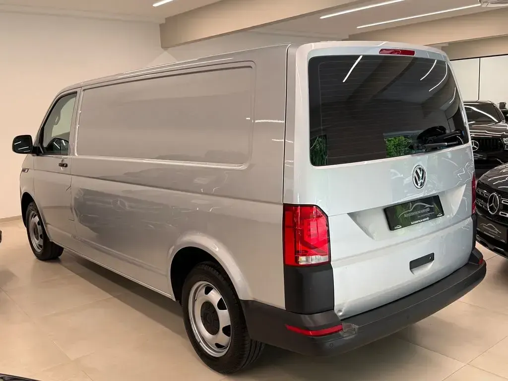 Gebraucht VW T6.1 150 PS (110 kW) 2023 Reflexsilber metallic Van