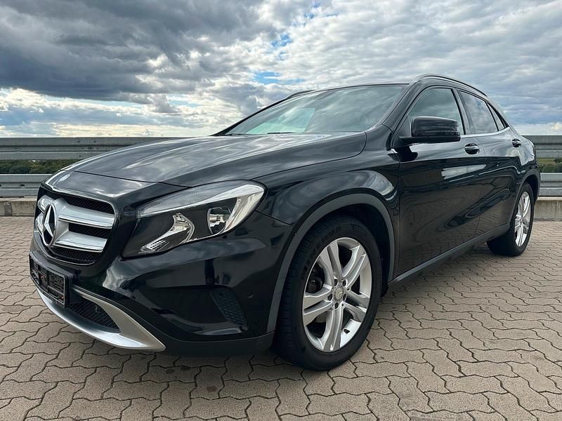 Schwarz Gebraucht 2015 Mercedes GLA220 SUV | 12.800 € (Guter Preis) - Bild 1/4