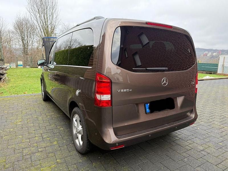 Gebraucht Mercedes V220 Avantgarde Edition 163 PS (119 kW) 2015 Braun Van / Kleinbus