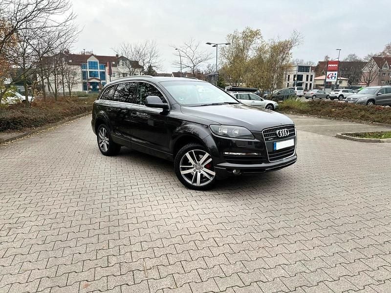 Grau Gebraucht 2007 Audi Q7 Comfort SUV | 9.000 € (Superpreis) - Bild 1/4