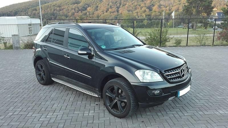 Gebraucht Mercedes ML320 224 PS (164 kW) 2008 Schwarz SUV