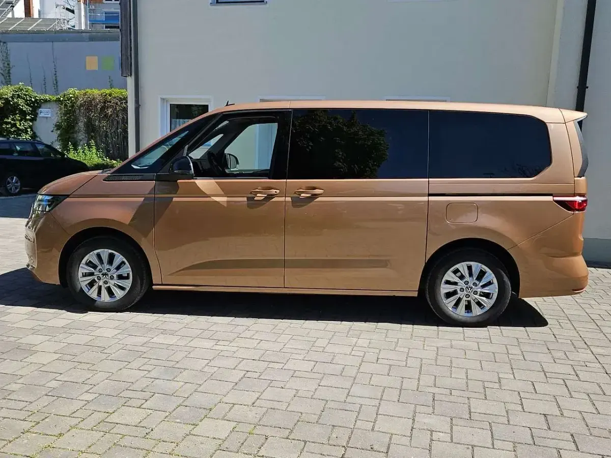 Gebraucht VW Multivan 204 PS (150 kW) 2025 Copper bronze metallic Van / Kleinbus