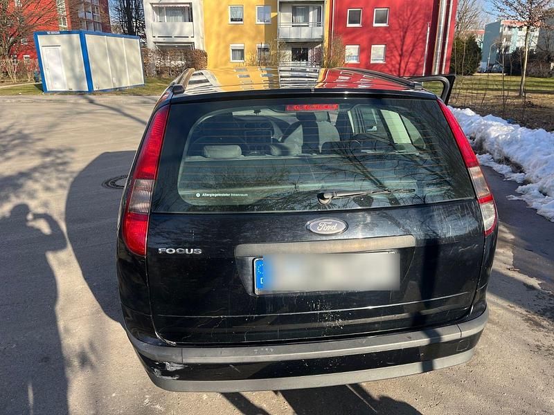 Gebraucht Ford Focus Trend 101 PS (74 kW) 2006 Schwarz Kombi