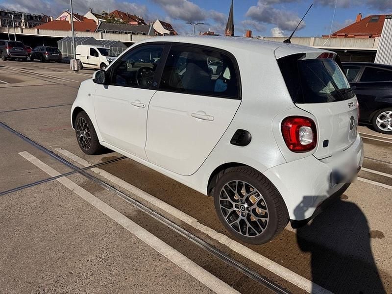 Gebraucht Smart ForFour Electric Drive Pulse 60 kW (82 PS) 2021 Weiß Kleinwagen