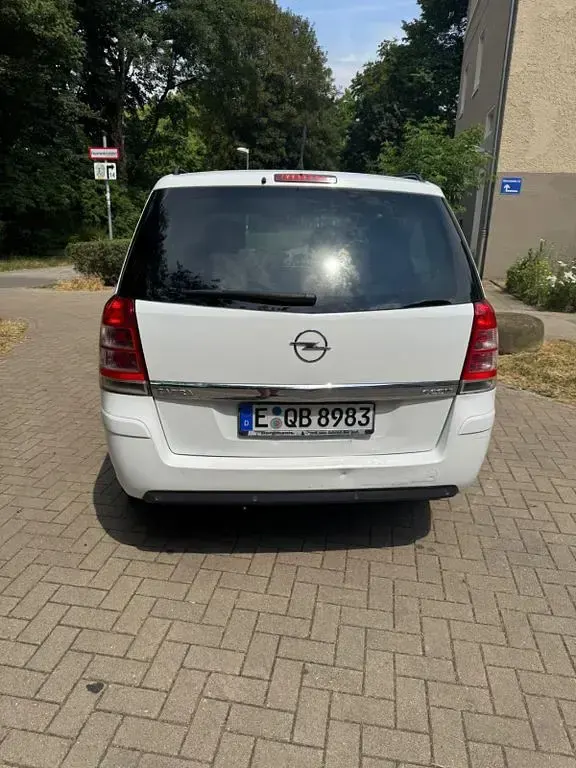 Gebraucht Opel Zafira Innovation 116 PS (85 kW) 2009 Weiß Van / Kleinbus