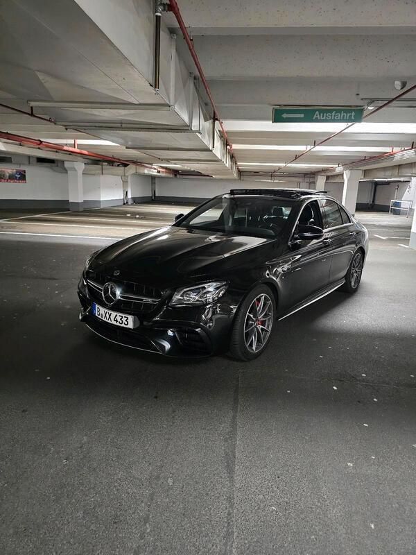 Schwarz Gebraucht 2017 Mercedes E63S AMG Limousine | 59.900 € (Fairer Preis) - Bild 1/4