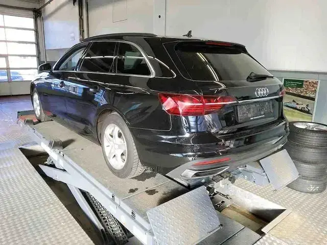 Gebraucht Audi A4 Basis 204 PS (150 kW) 2024 Brillantschwarz Kombi