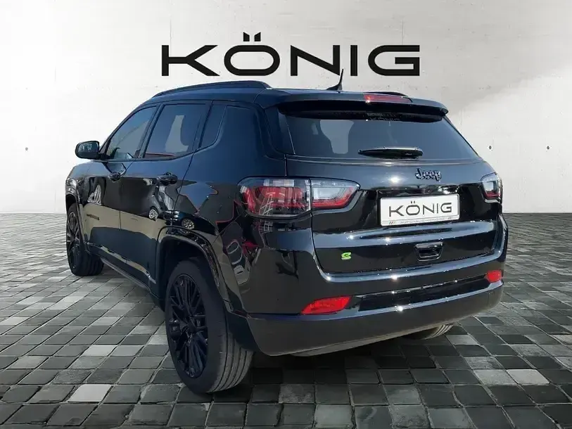 Second-hand Jeep Compass Altitude 131 CP (96 kW) 2023 Negru SUV