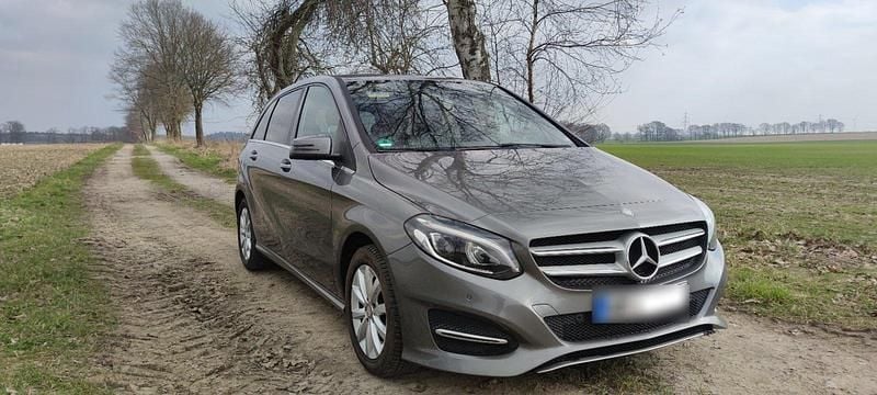 Gebraucht Mercedes B200 136 PS (100 kW) 2014 Grau Van / Kleinbus