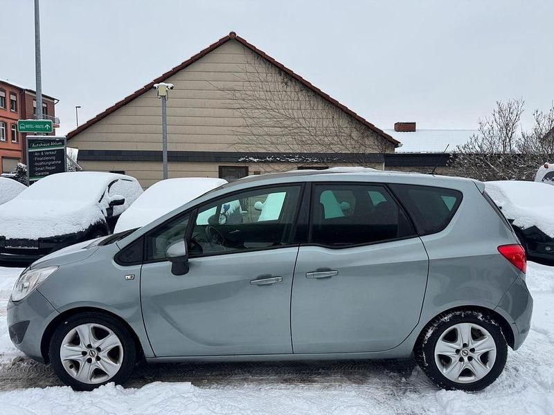Gebraucht Opel Meriva Design Edition 120 PS (88 kW) 2012 Silber Van / Kleinbus