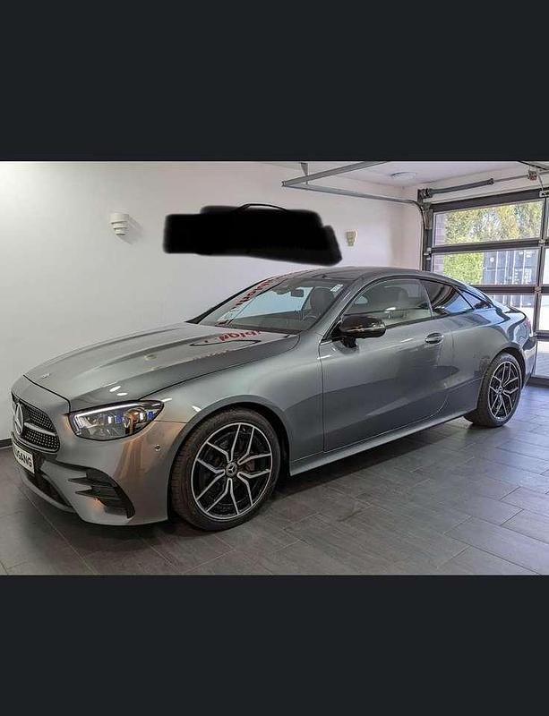 Grau Gebraucht 2020 Mercedes E220 AMG line Coupé | 43.900 € - Bild 1/4