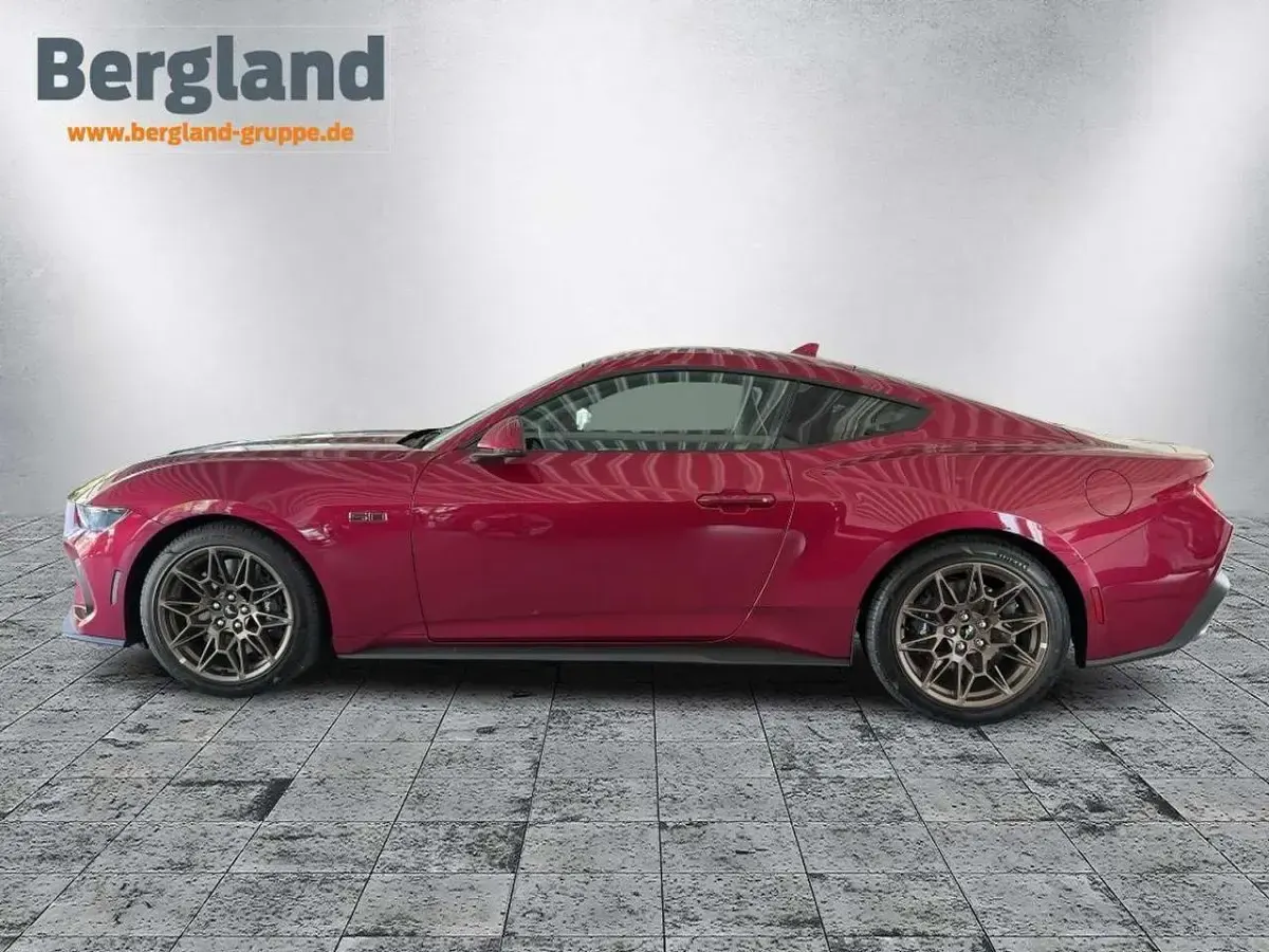 Neu Ford Mustang GT Fastback 508 PS (373 kW) 2026 Molten magenta violett Kleinwagen